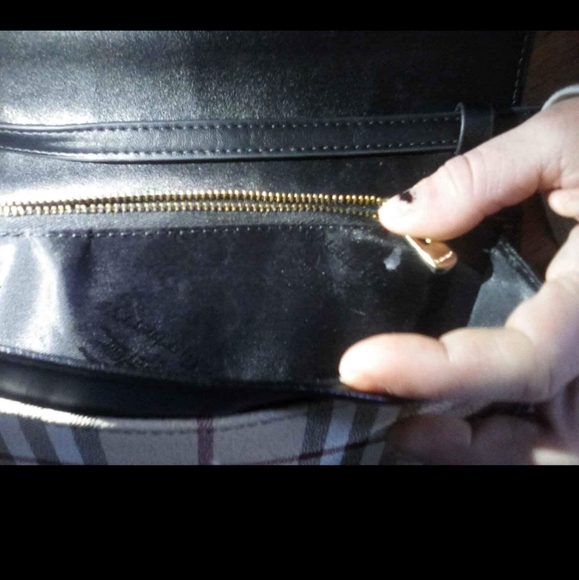 Burberry purse - Picture 3 of 4